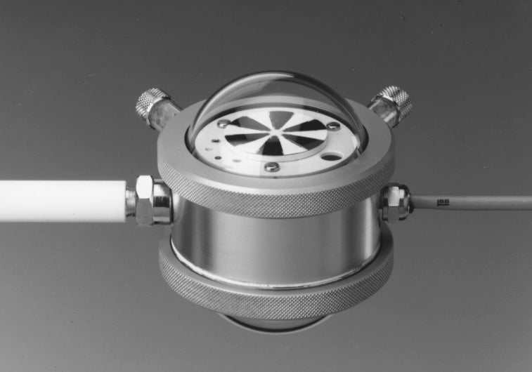 Albedo-Sternpyranometer measuring device for albedo and shortwave radiation balance.