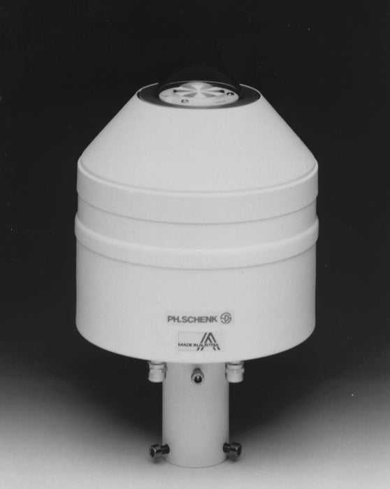 Sternpyranometer mit weiß lackiertem Metallgehäuse und optischer Glaskuppel.