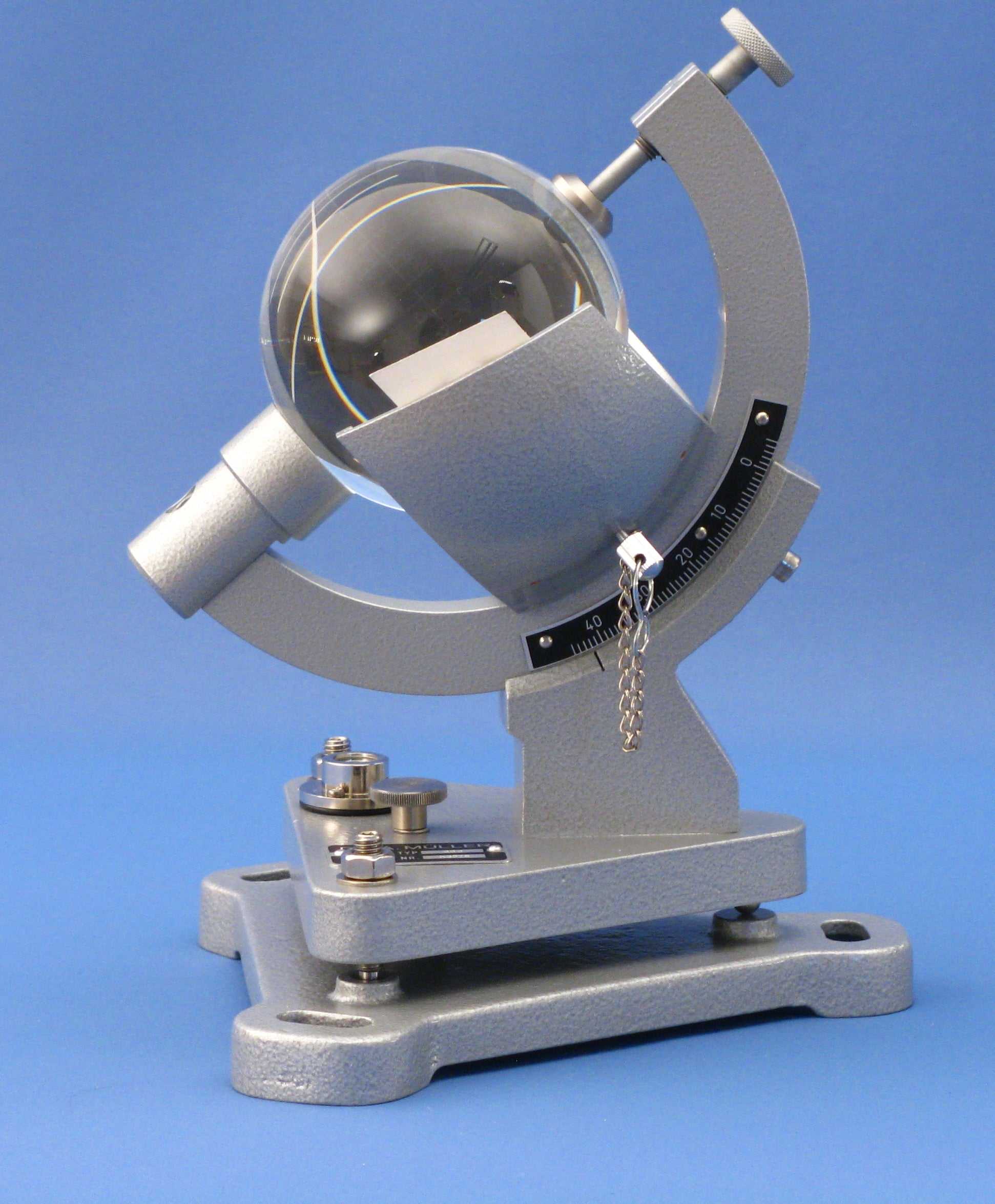 Sonnenscheindauer-Autograph nach Campbell Stokes for recording sunshine duration with a glass sphere lens.