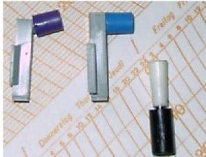 Faserschreiber for registriergeräte with ink cartridges on graph paper background.
