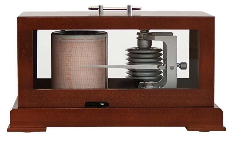 Barograph mit Gehäuse in Buche; mahagonifarben gebeizt