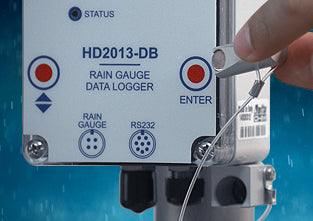 Niederschlagsdatenlogger with RS232 connector and rain gauge.