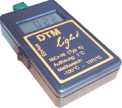 Digitales Temperatur-Messgerät DTM Light für Thermoelemente Typ K, kompakt und preiswert.