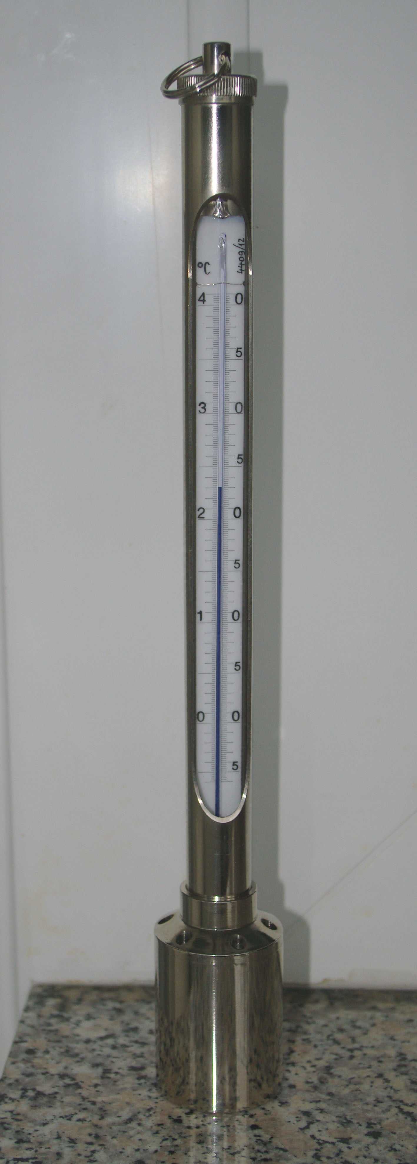 Wasser-Schöpfthermometer with mercury glass thermometer and metal casing for measuring water temperatures.