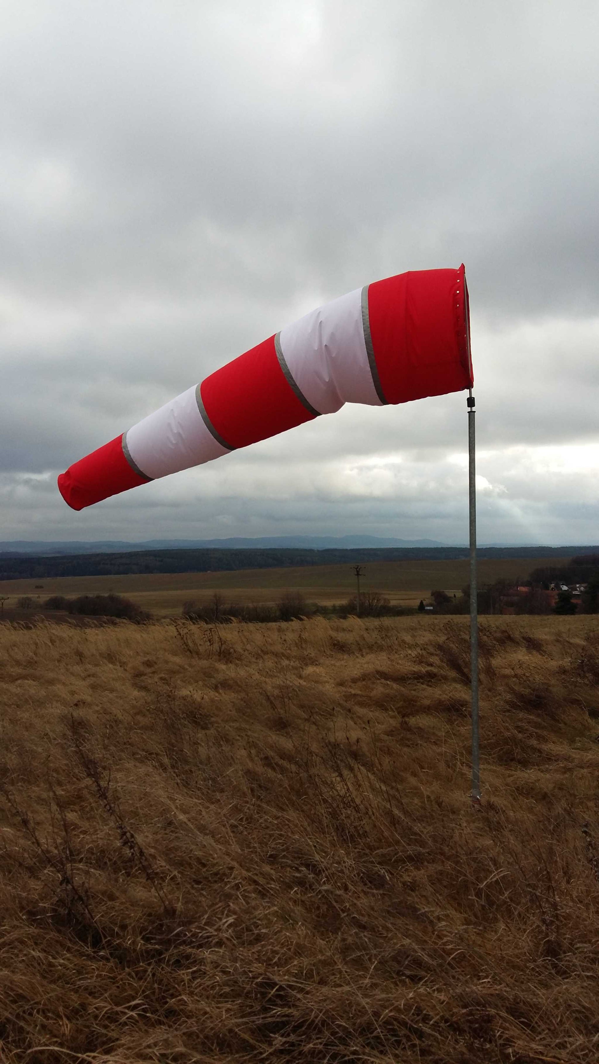 Windsackhülle für Korbdurchmesser 90 cm, UV-geschützt, wasserabweisend, mit reflektierendem Band.
