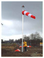 Windsack-Station HIM 80 MB with red and white windsock and lighting, installed outdoors.