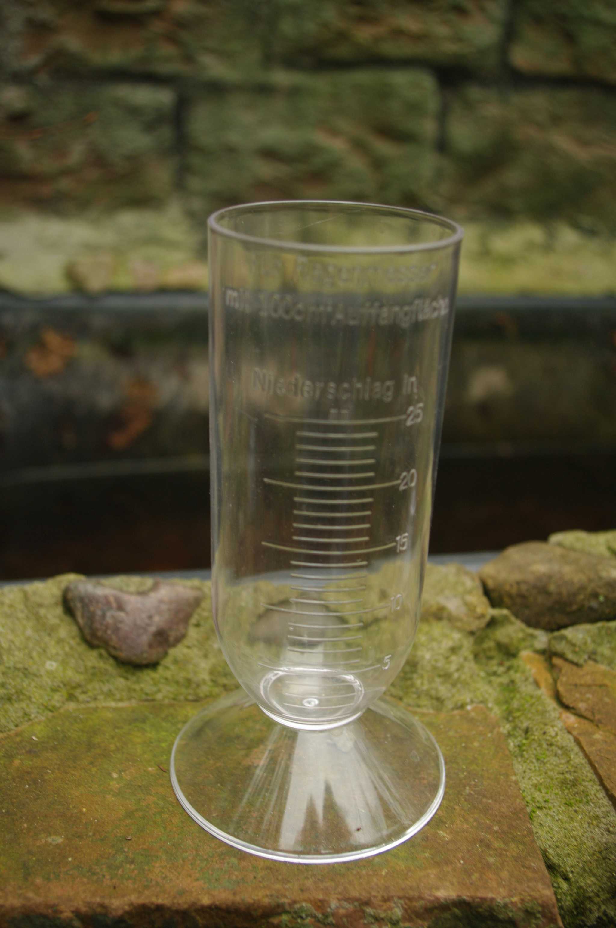 	Ersatzmessglas für den Hellmann-Niederschlagsmesser aus transparentem Kunststoff, Messbereich 0-10 mm, geeignet für 200 cm² und 500 cm².