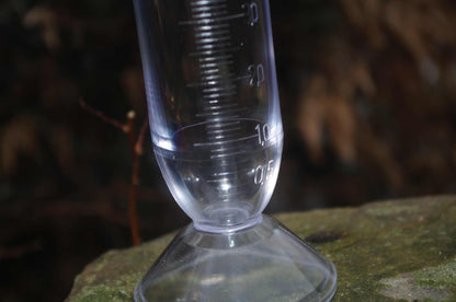 	Ersatzmessglas für den Hellmann-Niederschlagsmesser aus transparentem Kunststoff, Messbereich 0-10 mm, geeignet für 200 cm² und 500 cm².