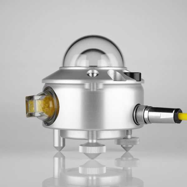 Pyranometer First Class CMP6 mit doppeltem Glasdom und Nivellierwaage zur Messung der Globalstrahlung.